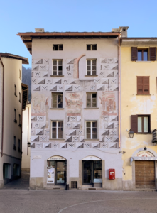 Restauro facciata palazzo piazza Pestalozzi Chiavenna